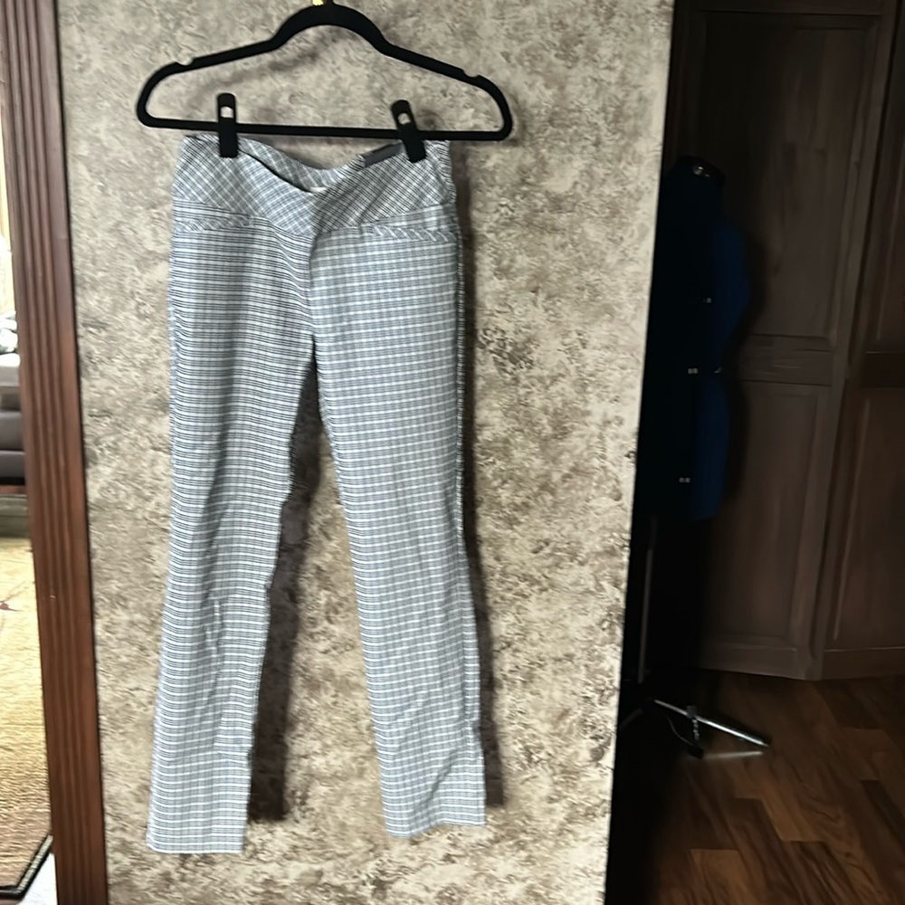 Van Heusen Women’s Stretch Pull On Tapered Leg Brown/Blue/Cream Size 2-Short